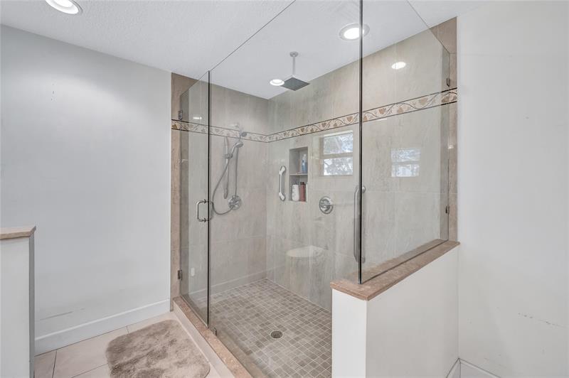 Image 19 of 34 For 10619 Ladypalm Lane  B