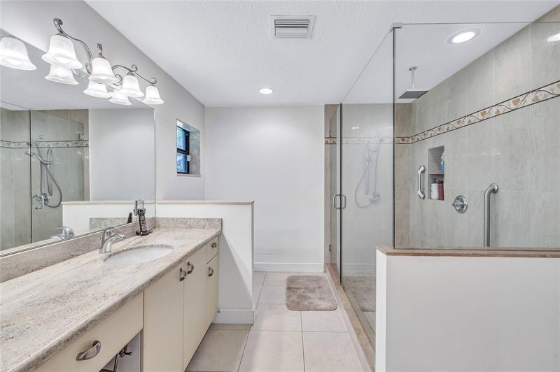 Image 20 of 34 For 10619 Ladypalm Lane  B