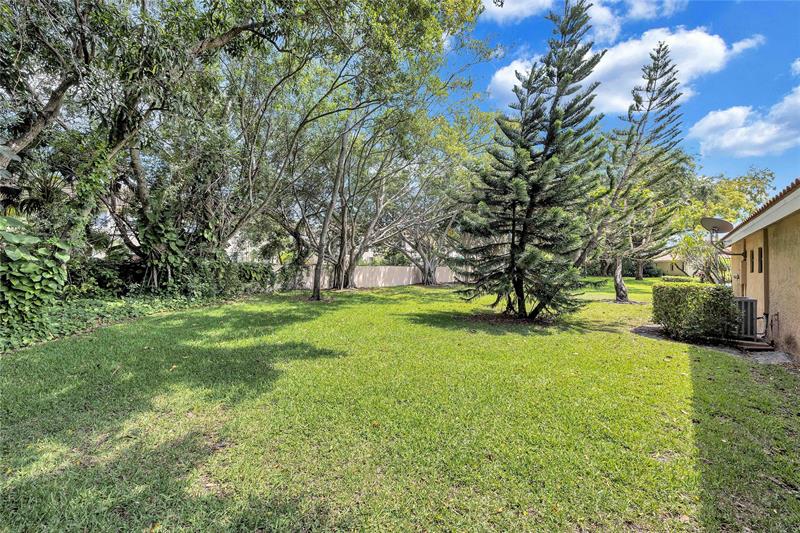Image 29 of 34 For 10619 Ladypalm Lane  B