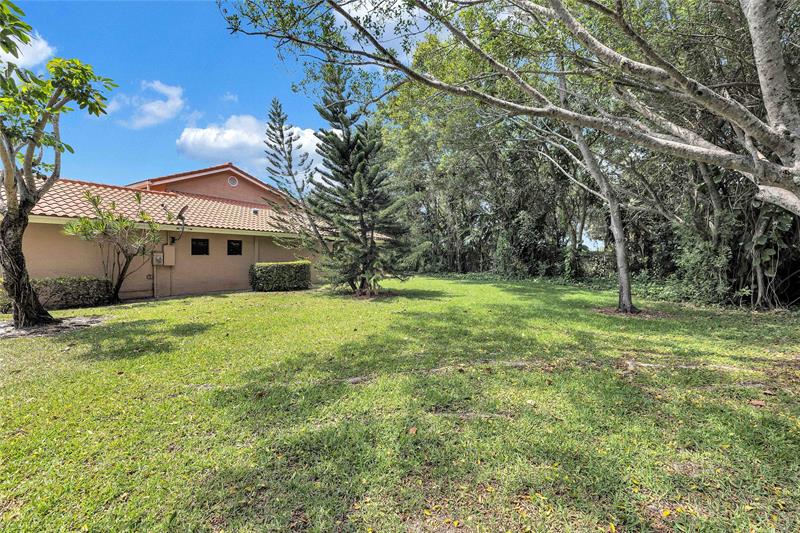 Image 30 of 34 For 10619 Ladypalm Lane  B