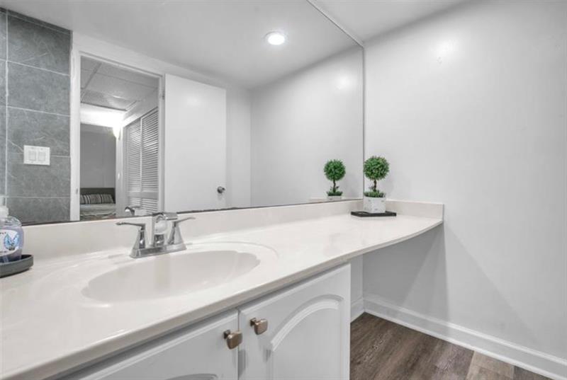 Image 16 of 26 For 4001 Ocean Dr  7k