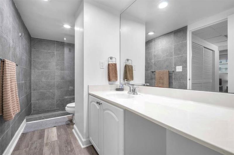 Image 17 of 26 For 4001 Ocean Dr  7k