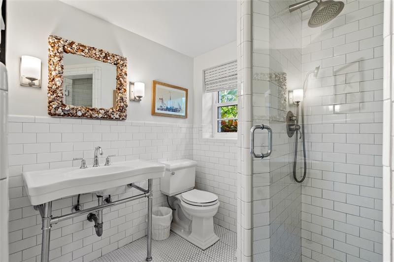 Image 13 of 44 For 525 Coral Way