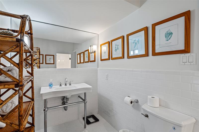 Image 29 of 44 For 525 Coral Way