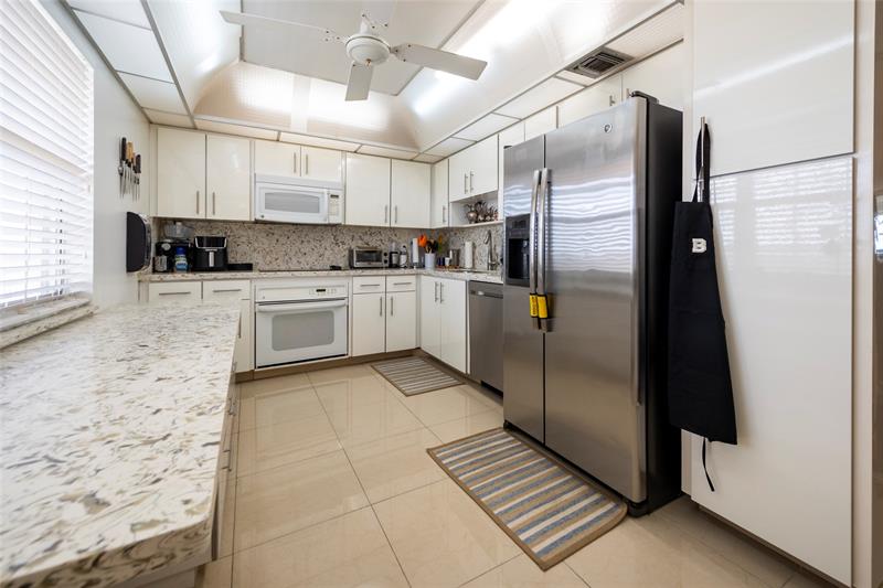 Image 10 of 25 For 3507 Oaks Way  909