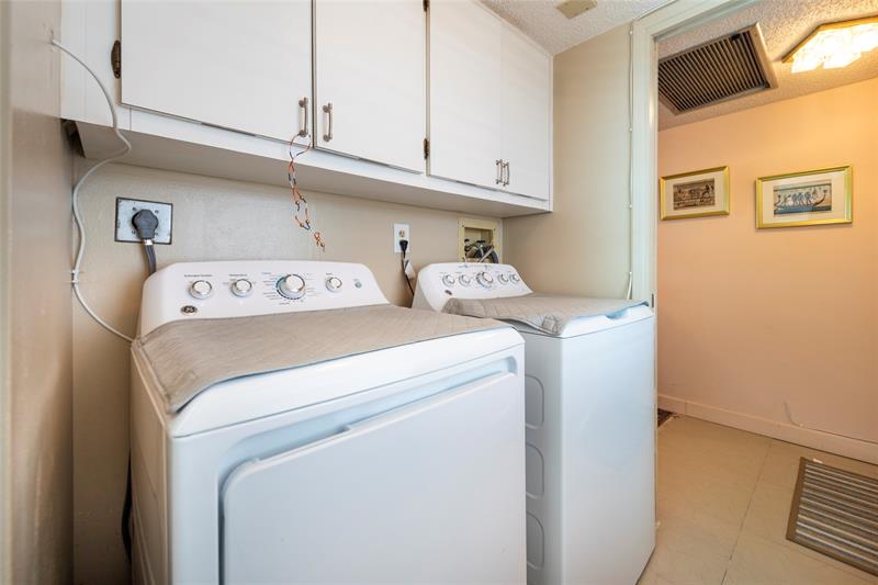 Image 13 of 25 For 3507 Oaks Way  909