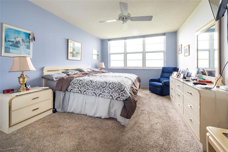 Image 15 of 25 For 3507 Oaks Way  909