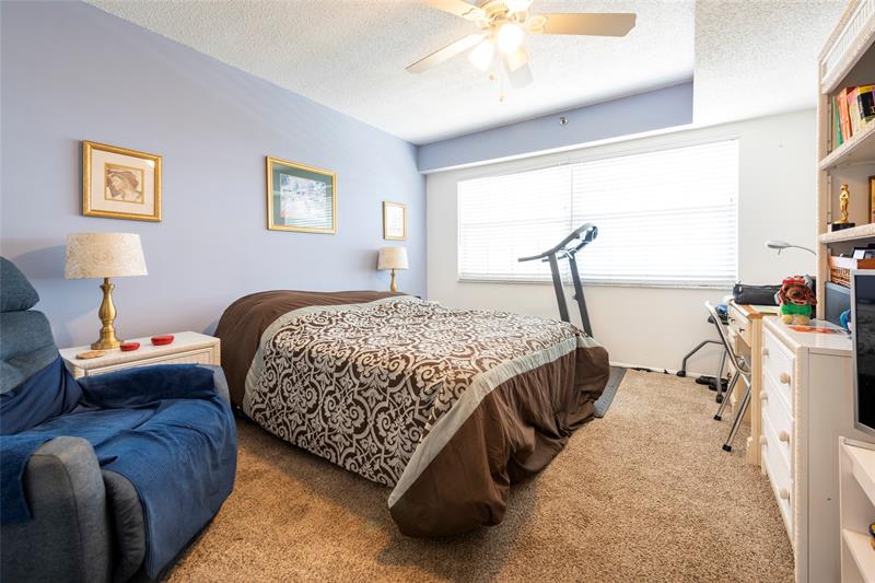 Image 18 of 25 For 3507 Oaks Way  909