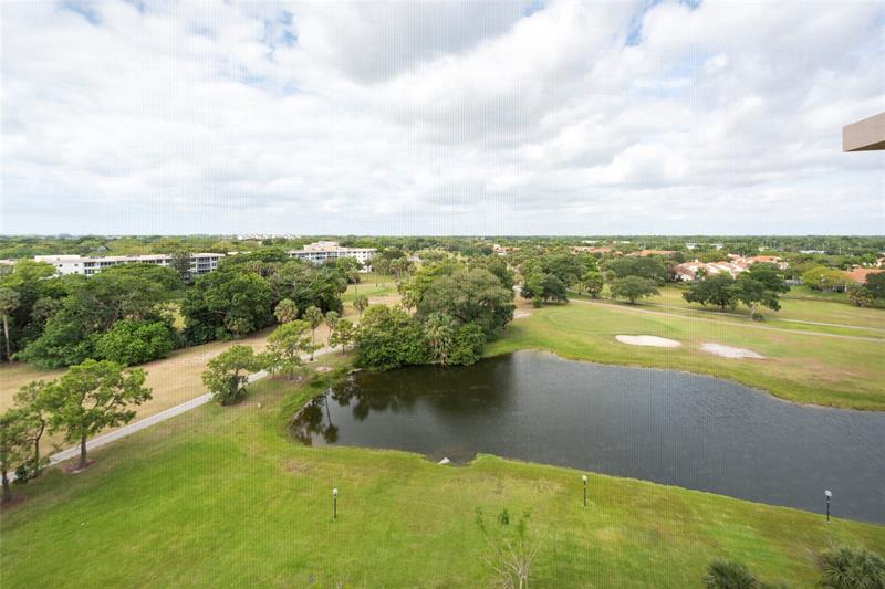 Image 23 of 25 For 3507 Oaks Way  909