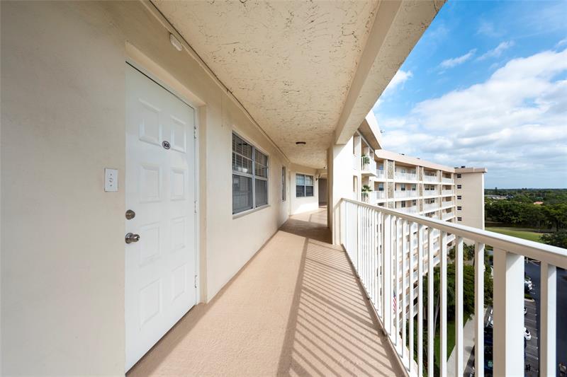Image 24 of 25 For 3507 Oaks Way  909