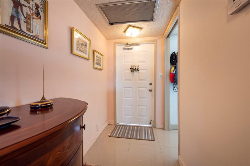 Image 3 of 25 For 3507 Oaks Way  909