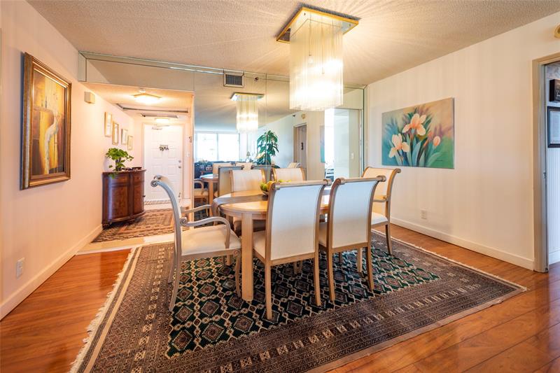 Image 7 of 25 For 3507 Oaks Way  909