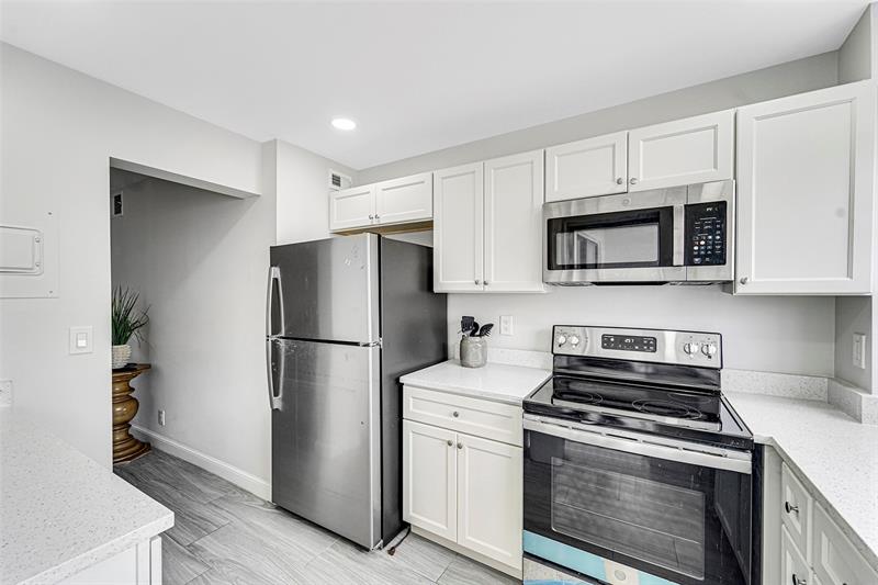 Image 3 of 18 For 2201 41st Avenue  209