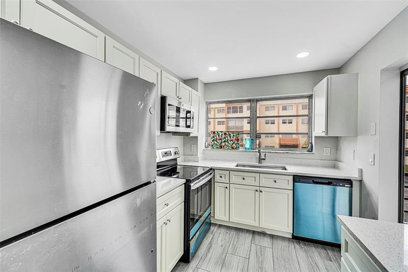 Image 4 of 18 For 2201 41st Avenue  209