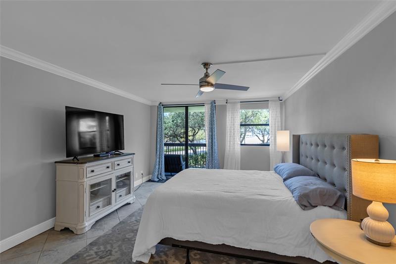 Image 23 of 61 For 2900 14th Street Cswy  202