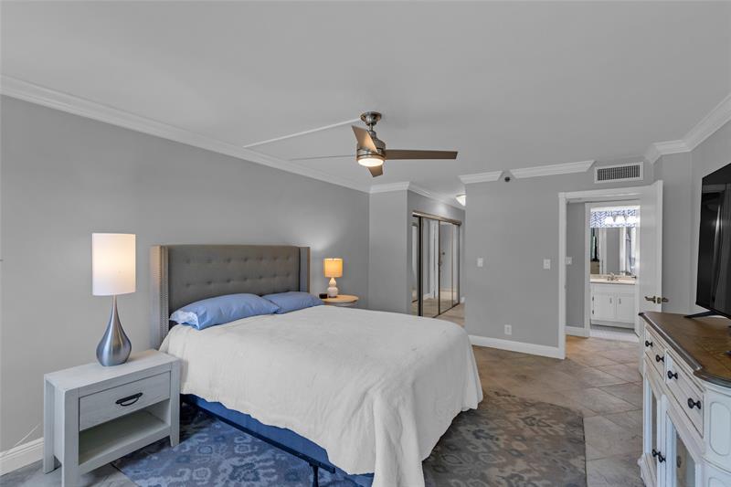 Image 25 of 61 For 2900 14th Street Cswy  202