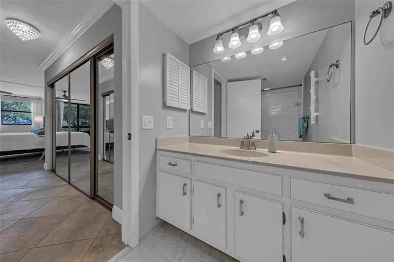 Image 27 of 61 For 2900 14th Street Cswy  202