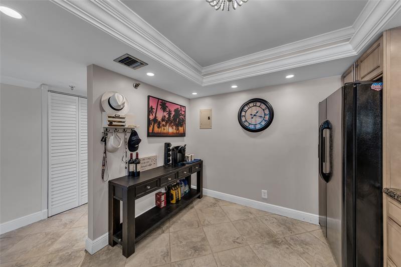 Image 5 of 61 For 2900 14th Street Cswy  202