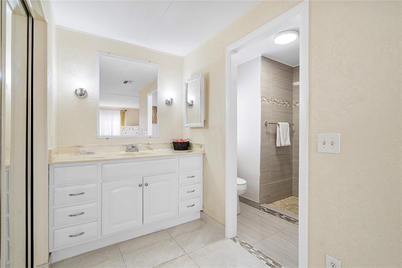 Image 12 of 28 For 5531 Lagoon Dr
