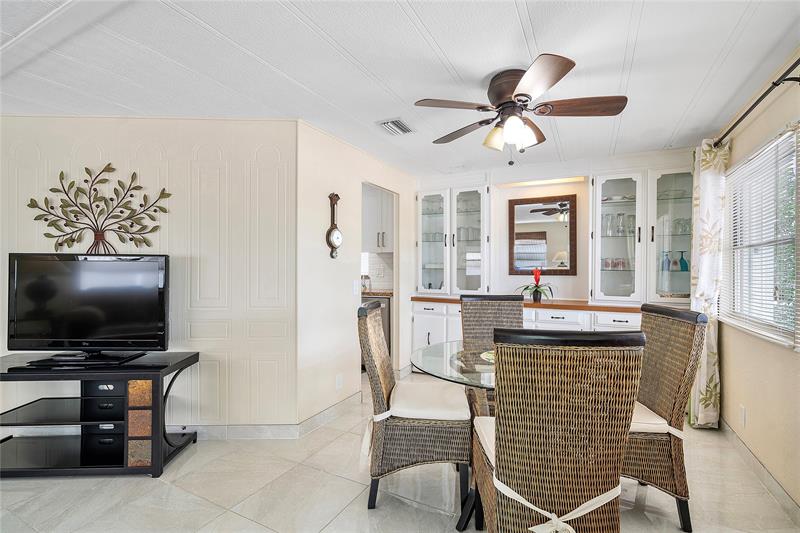 Image 4 of 28 For 5531 Lagoon Dr