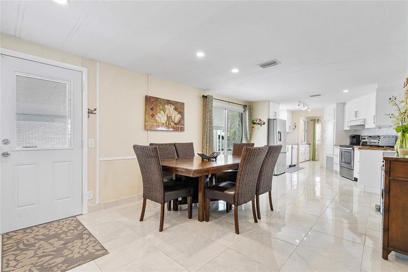 Image 5 of 28 For 5531 Lagoon Dr