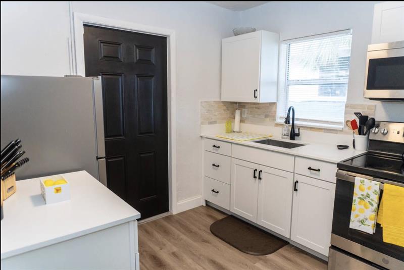 Image 3 of 11 For 1019 4th Ave