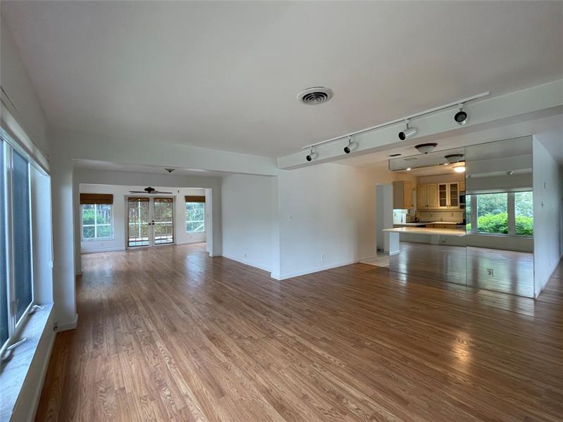 Image 20 of 51 For 201 7th Ave  