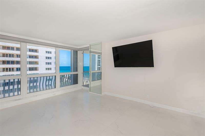 Image 15 of 51 For 4020 Galt Ocean Dr  611