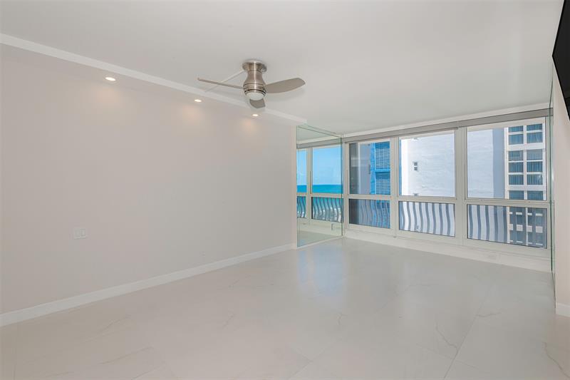 Image 20 of 51 For 4020 Galt Ocean Dr  611
