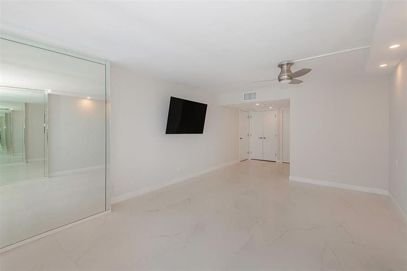 Image 22 of 51 For 4020 Galt Ocean Dr  611
