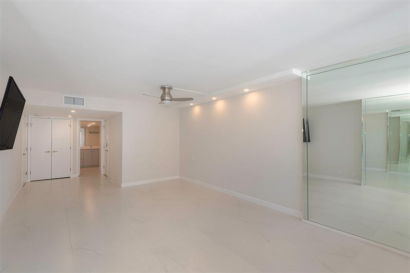 Image 23 of 51 For 4020 Galt Ocean Dr  611
