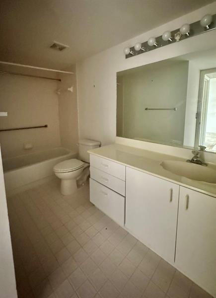Image 13 of 34 For 10133 24th Pl  208