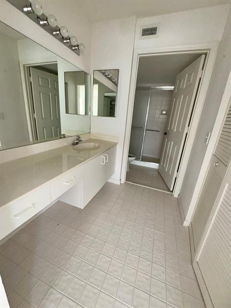 Image 16 of 34 For 10133 24th Pl  208