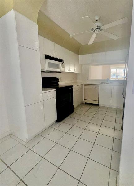Image 7 of 34 For 10133 24th Pl  208