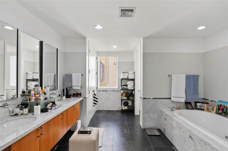 Image 38 of 89 For 6001 Laguna Path S