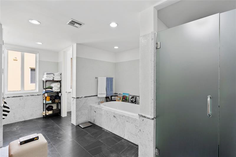 Image 40 of 89 For 6001 Laguna Path S