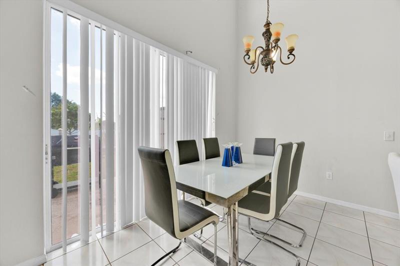 Image 12 of 27 For 519 Elbridge Pl