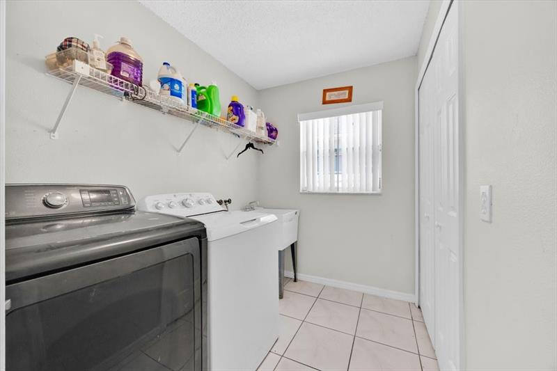 Image 16 of 27 For 519 Elbridge Pl