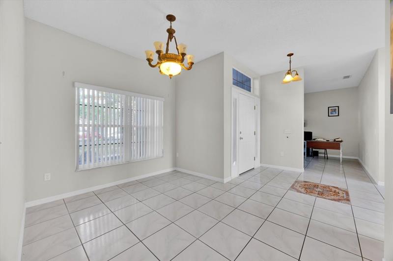 Image 6 of 27 For 519 Elbridge Pl