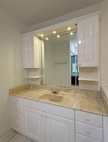 Image 9 of 20 For 6485 Bay Club Dr  2