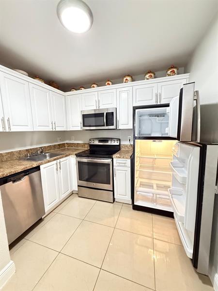 Image 21 of 23 For 11108 Royal Palm Blvd