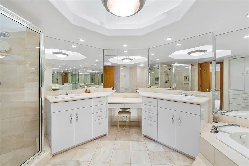 Image 24 of 32 For 701 Coco Plum Cir  4