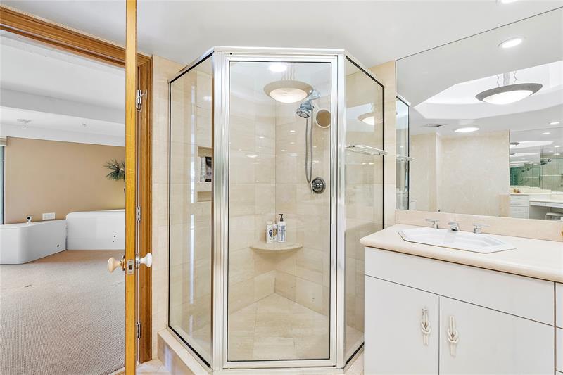 Image 25 of 32 For 701 Coco Plum Cir  4
