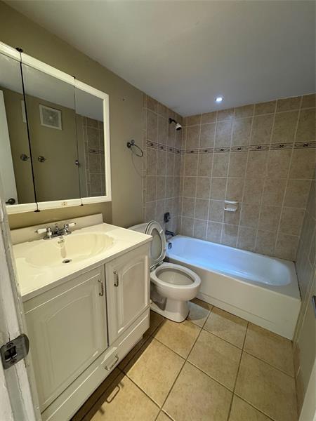 Image 10 of 18 For 6301 University Dr  222