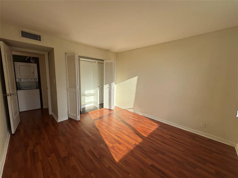 Image 12 of 18 For 6301 University Dr  222