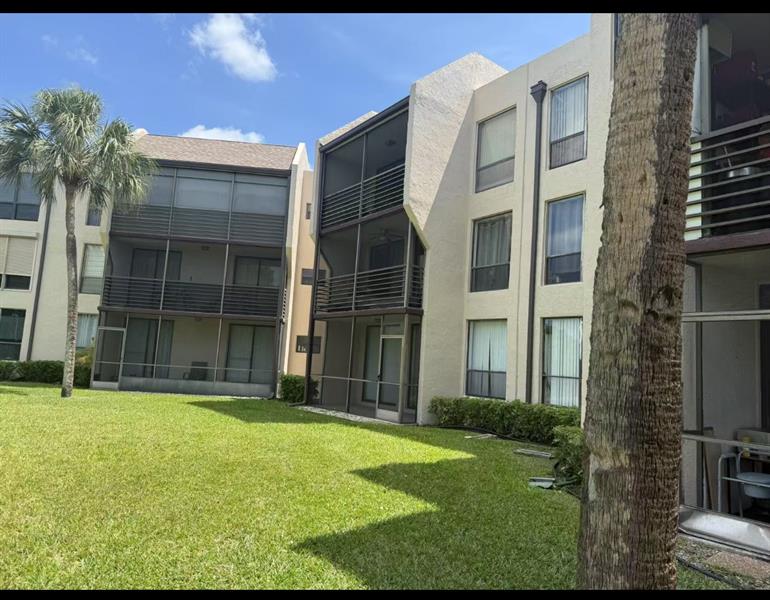 Image 3 of 18 For 6301 University Dr  222