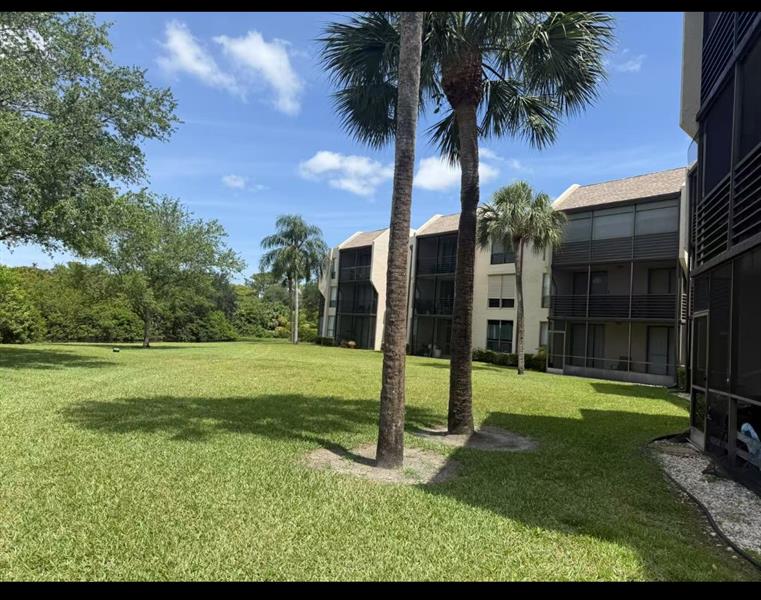 Image 4 of 18 For 6301 University Dr  222