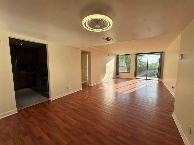 Image 8 of 18 For 6301 University Dr  222