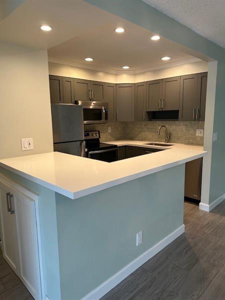 Image 7 of 35 For 130 Cypress Club Dr  323