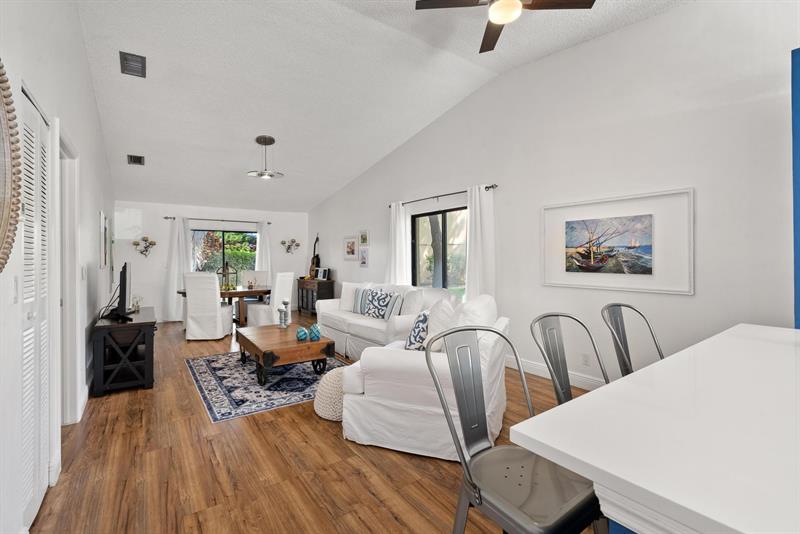 Image 11 of 36 For 6785 Bridlewood Ct  6785